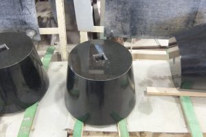 山西黒　びっくり！特大沓石が完成